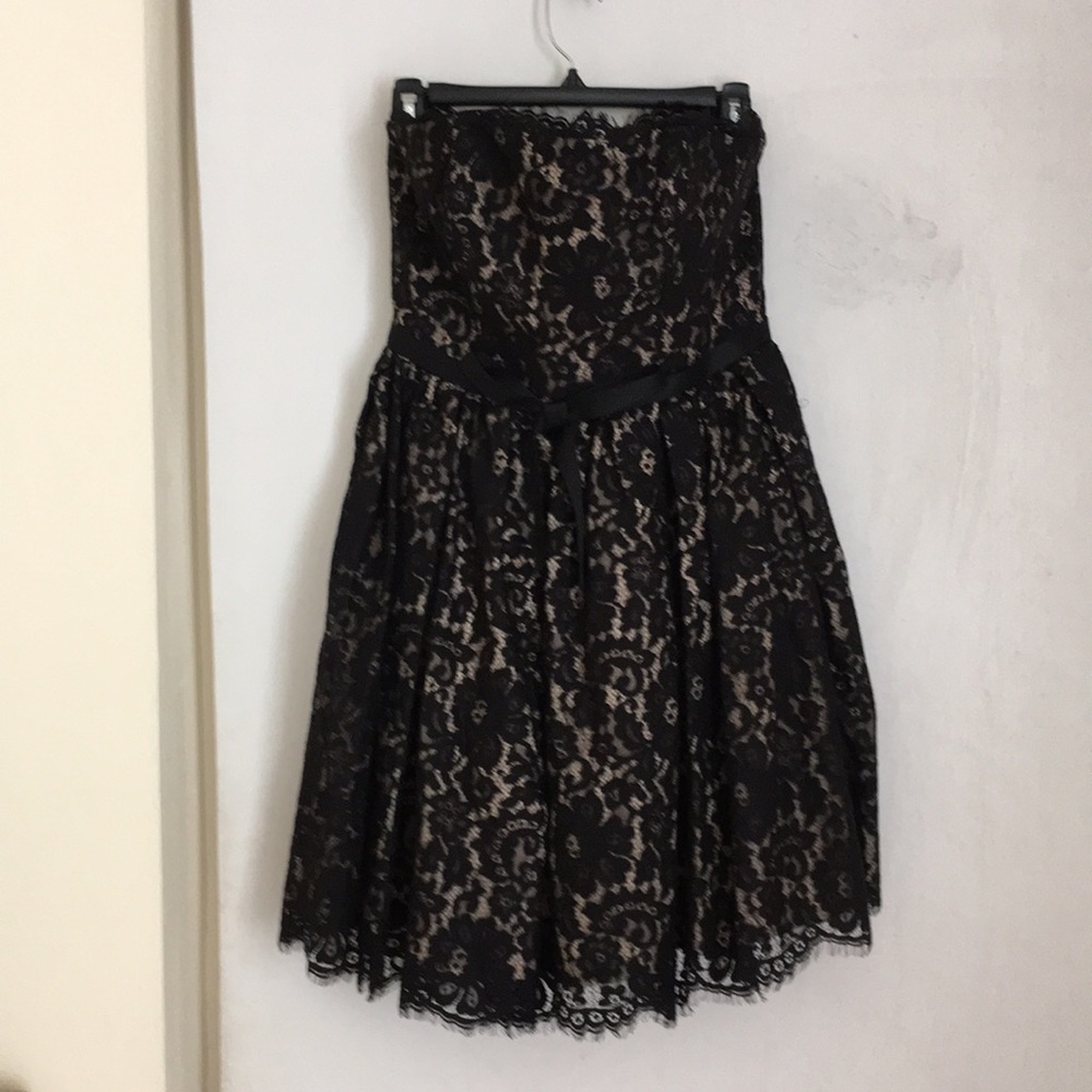ROBERT Rodriguez laced dress with tan lining.